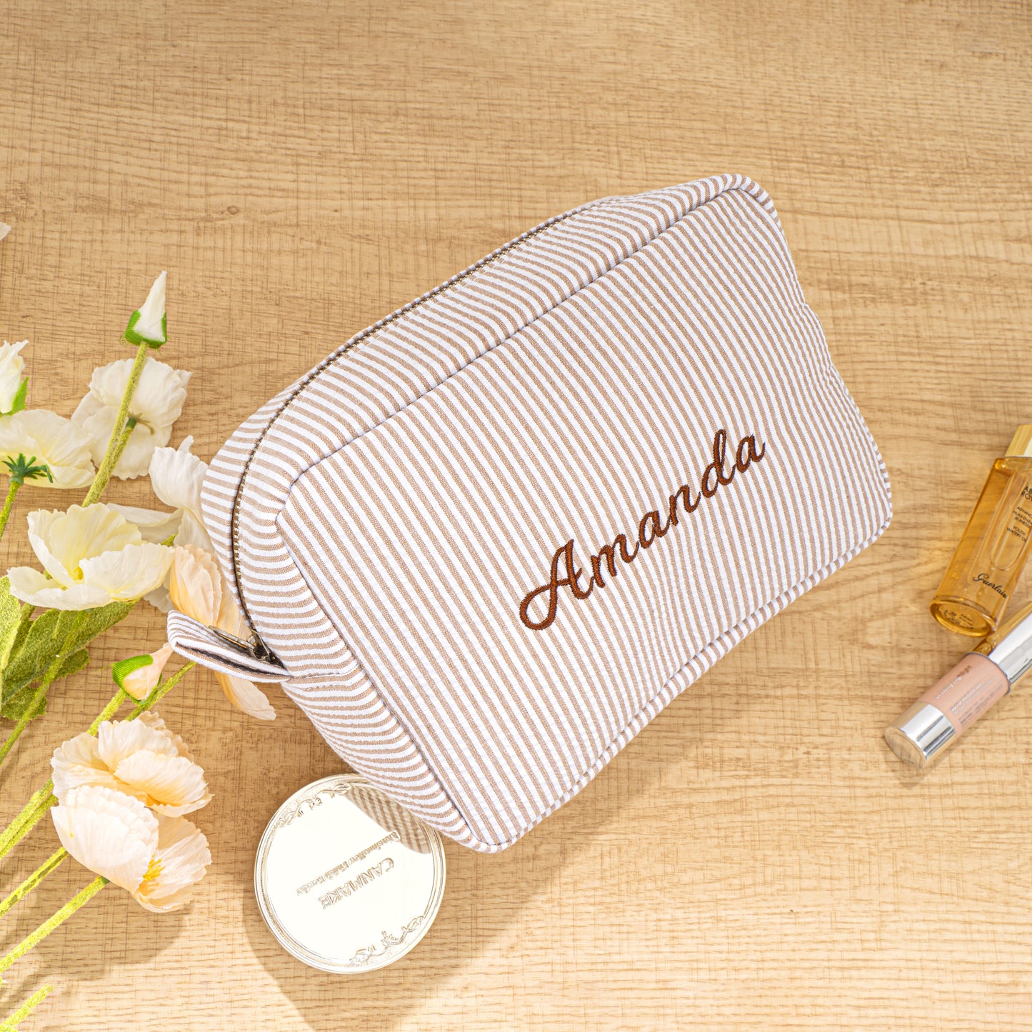 MT WORLD Cosmetic Bag Personalized Makeup Bag for Women Girls Seersucker Preppy Bridesmaid Makeup Bag Cute Aesthetic Toiletry Bag Girls Handbags Purses (Brown)